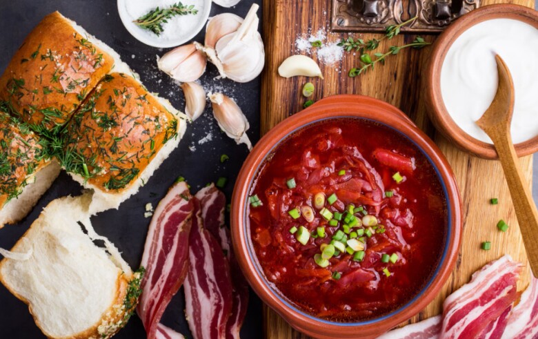 Gội đầu mỗi ngày sao tóc vẫn nhanh bết? 5 thói quen khiến tóc nhanh đổ dầu, đặc biệt cẩn thận với 2 kiểu dầu gội - 4