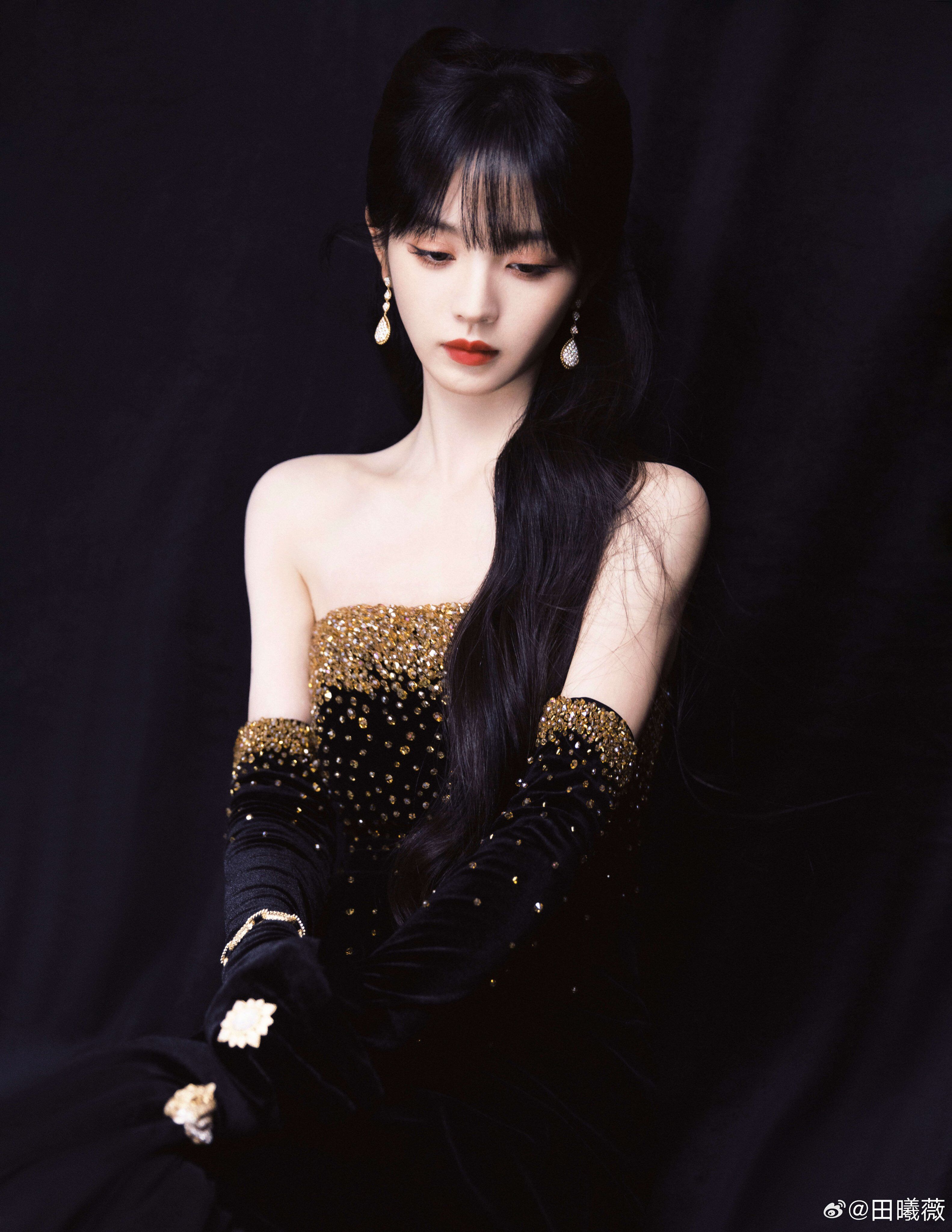 Mỹ nhân amp;#34;mặt học sinh body phụ huynhamp;#34; mặc đẹp từ thảm đỏ tới đời thường, đi tới đâu nơi đó thành sàn diễn - 12