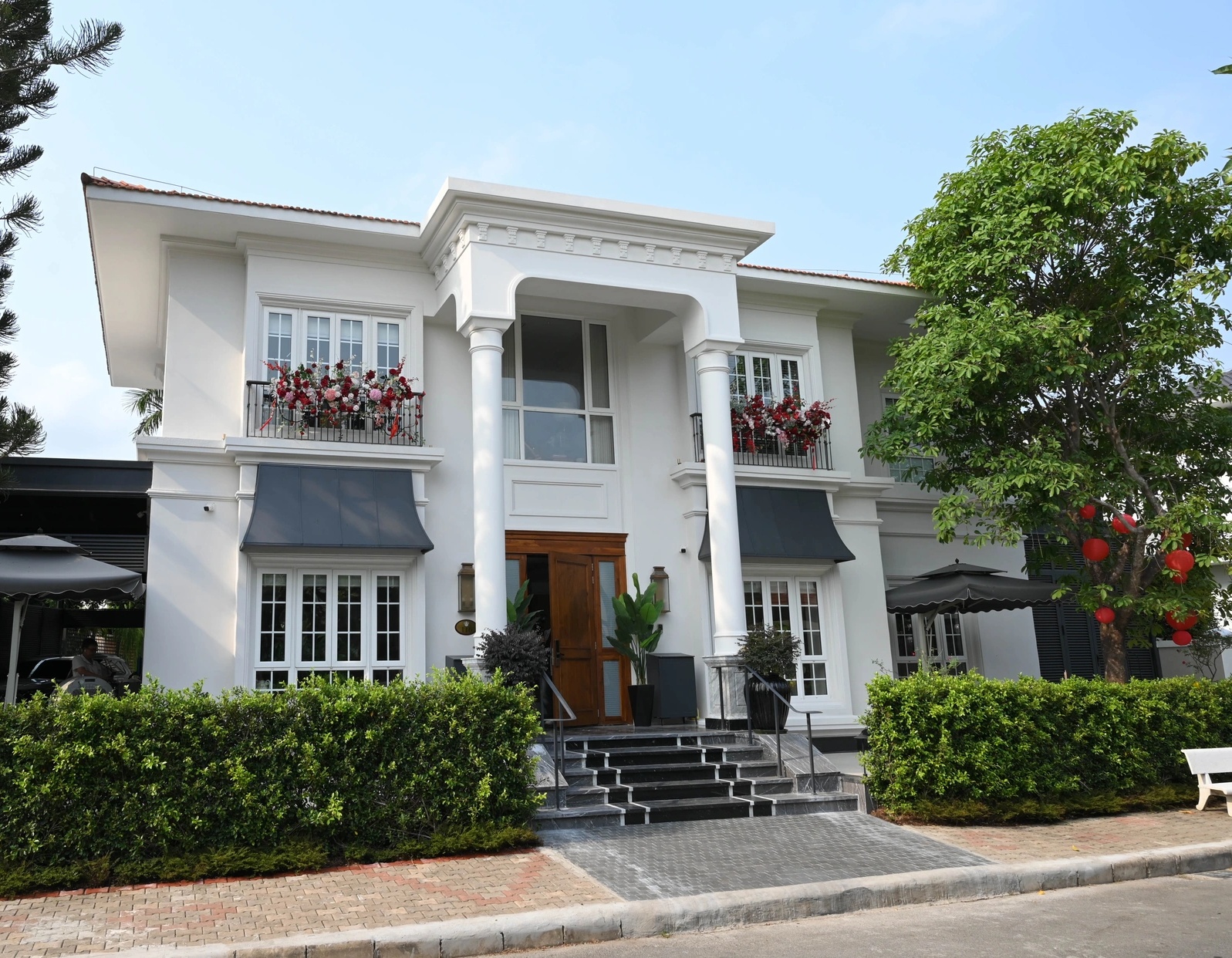 Thu Hương hiện có cuộc sống hạnh phúc và đủ đầy bên người chồng mà cô từng hài hước nhận xét là người nghèo nhất trong tất cả chàng trai theo đuổi tôi.