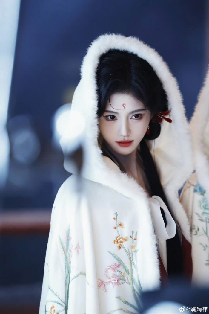 amp;#34;Mỹ nữ 4000 năm có mộtamp;#34; da trắng bóc, dáng thon nuột nhờ học bí quyết từ mẹ và tránh ăn 2 loại quả mùa hè - 2