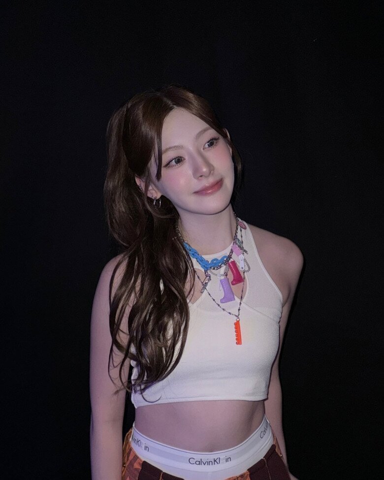 Kiểu tóc uốn xoăn đẹp amp;#34;thần thánhamp;#34; chị em không nên bỏ lỡ năm 2026, giúp sửa mọi khuyết điểm trên mặt - 1