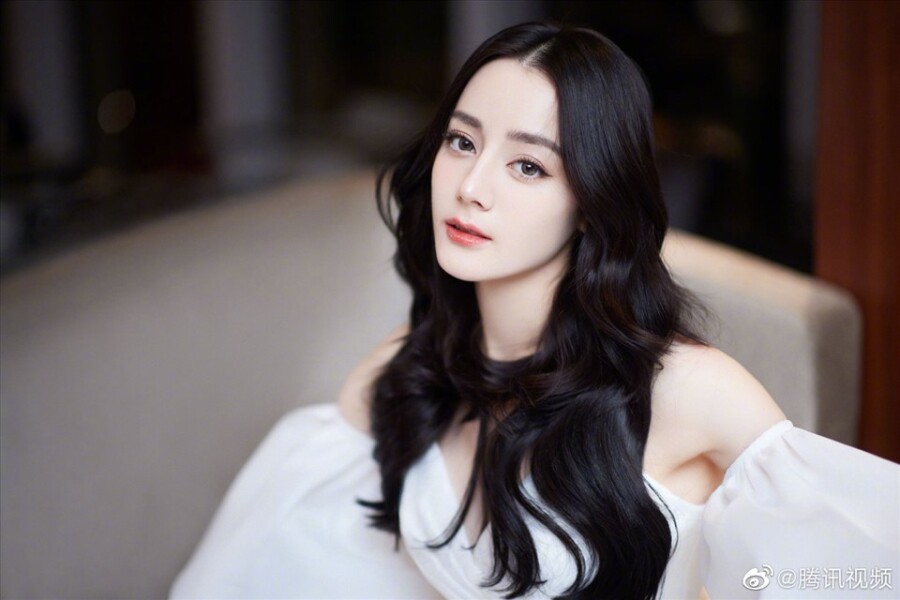 6 thói quen đơn giản giúp mỹ nhân Tân Cương đẹp bền theo năm tháng, làn da không tỳ vết chẳng cần filter - 1