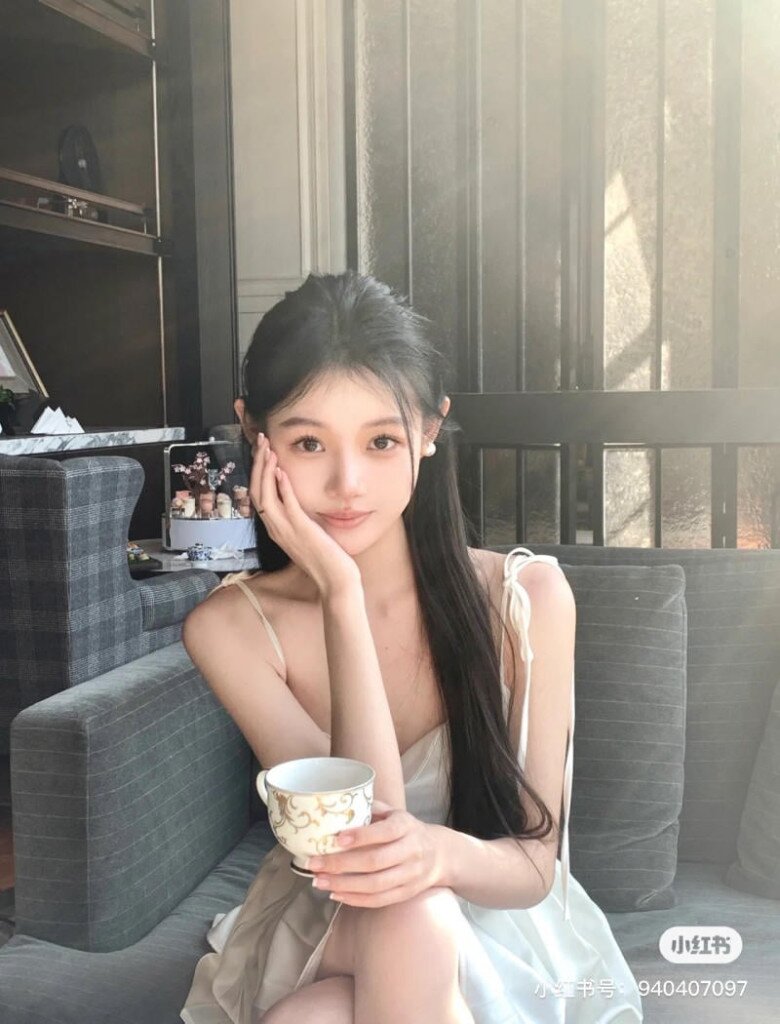 Khi cơ thể đủ nước, làn da cũng sẽ “ngậm nước” tốt hơn, trở nên mềm mại và có sức sống rõ rệt.