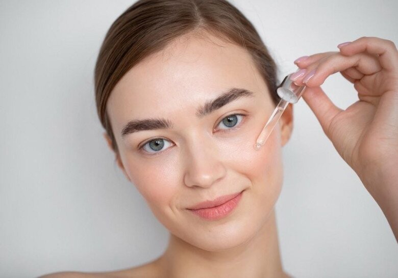 Quy trình này tuy đơn giản nhưng lại là “chìa khóa vàng” giúp làn da duy trì độ ẩm suốt cả ngày, từ đó trở nên mịn màng và đầy sức sống hơn chỉ sau vài ngày.