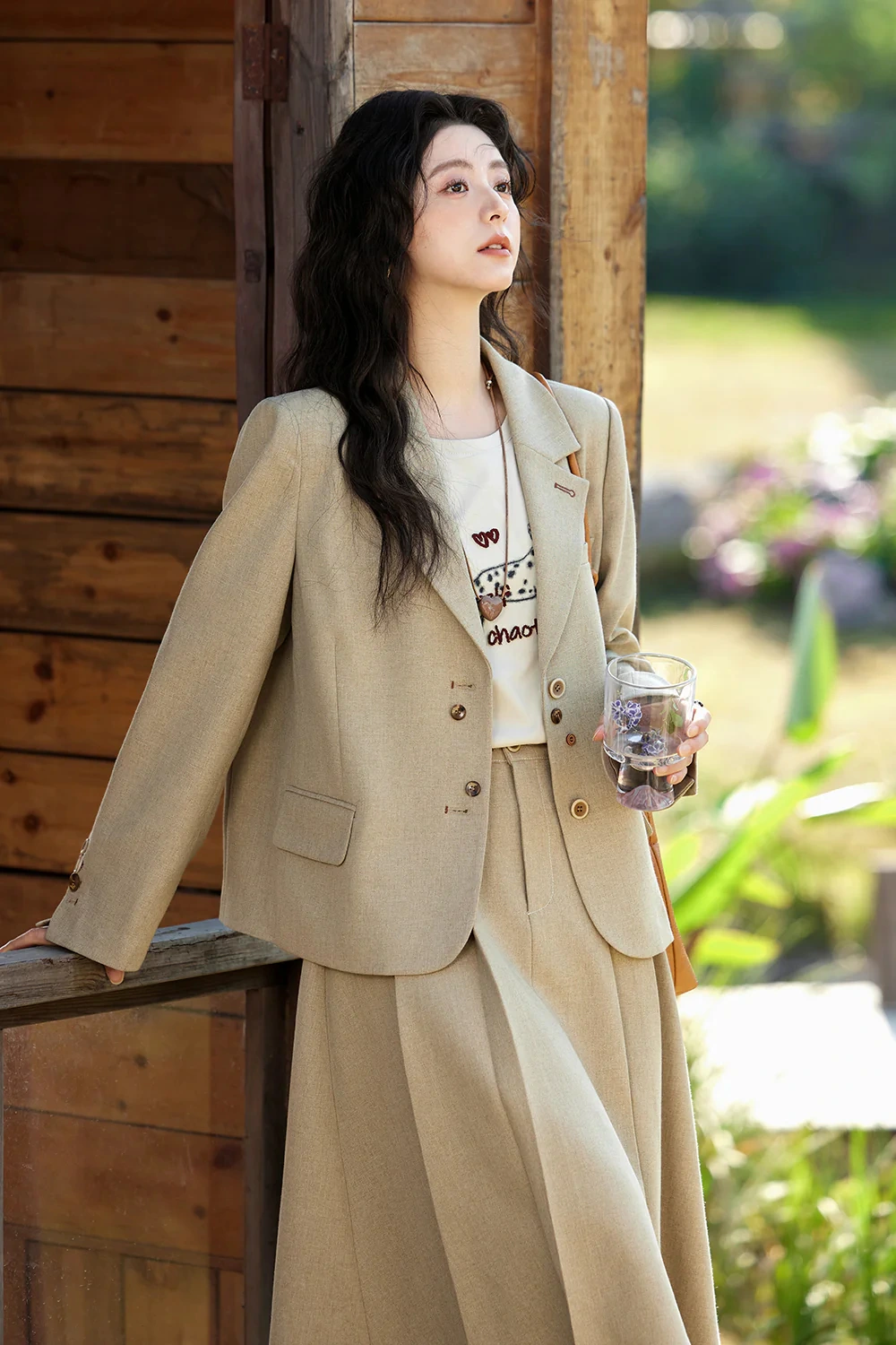 U40 không muốn bị gọi là amp;#34;bà côamp;#34;: Hãy bớt mặc đen trắng và xám, chuyển sang 4 màu này amp;#34;hackamp;#34; tuổi rõ rệt - 4