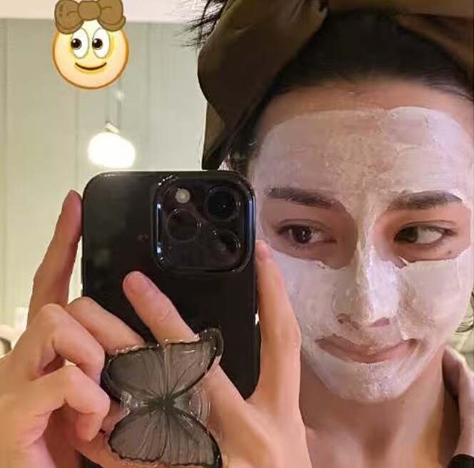 6 thói quen đơn giản giúp mỹ nhân Tân Cương đẹp bền theo năm tháng, làn da không tỳ vết chẳng cần filter - 4