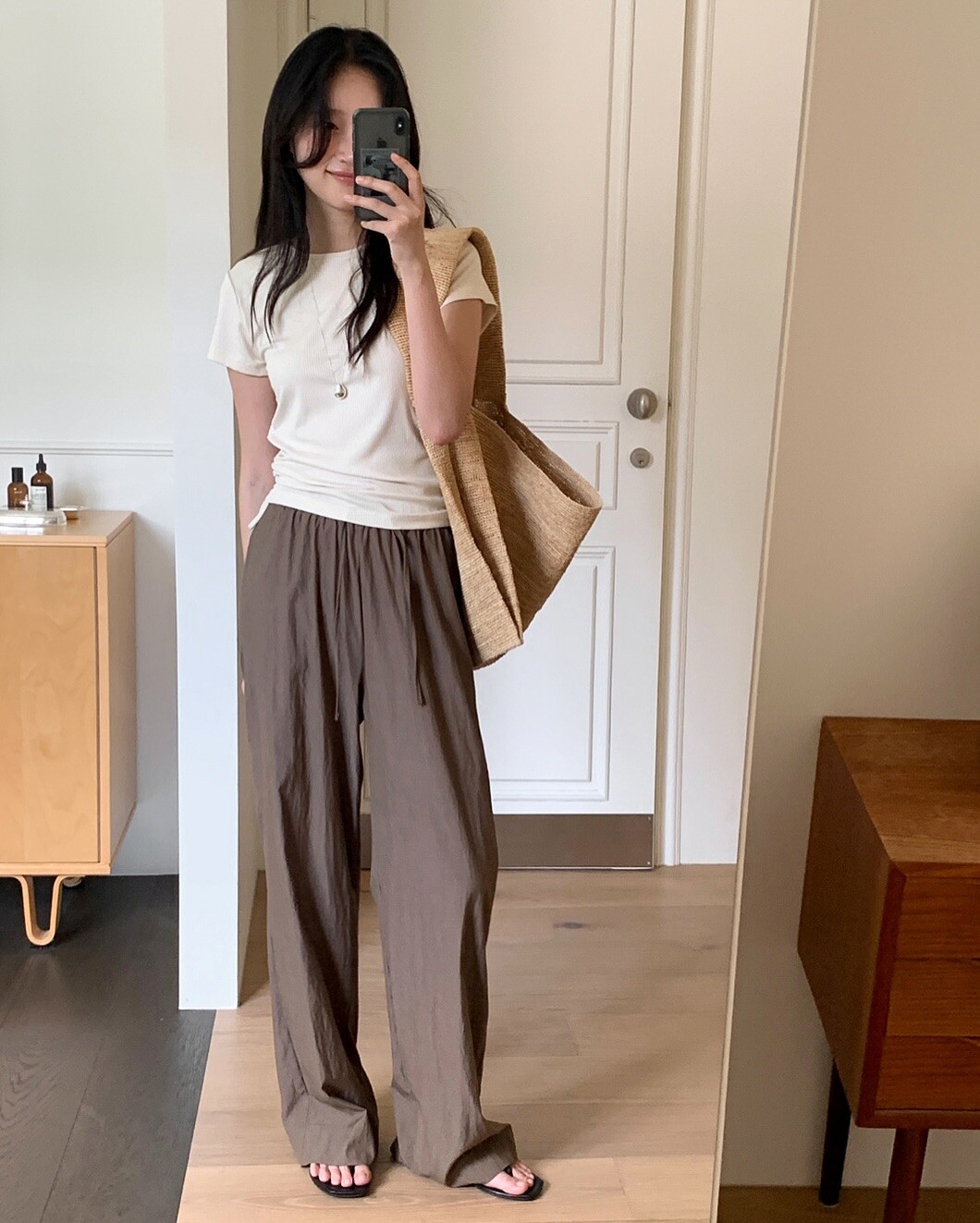 6 mẫu áo mát mẻ không thể thiếu trong mùa Hè, diện vào ngày nắng nóng đỉnh điểm lại càng hợp - 4