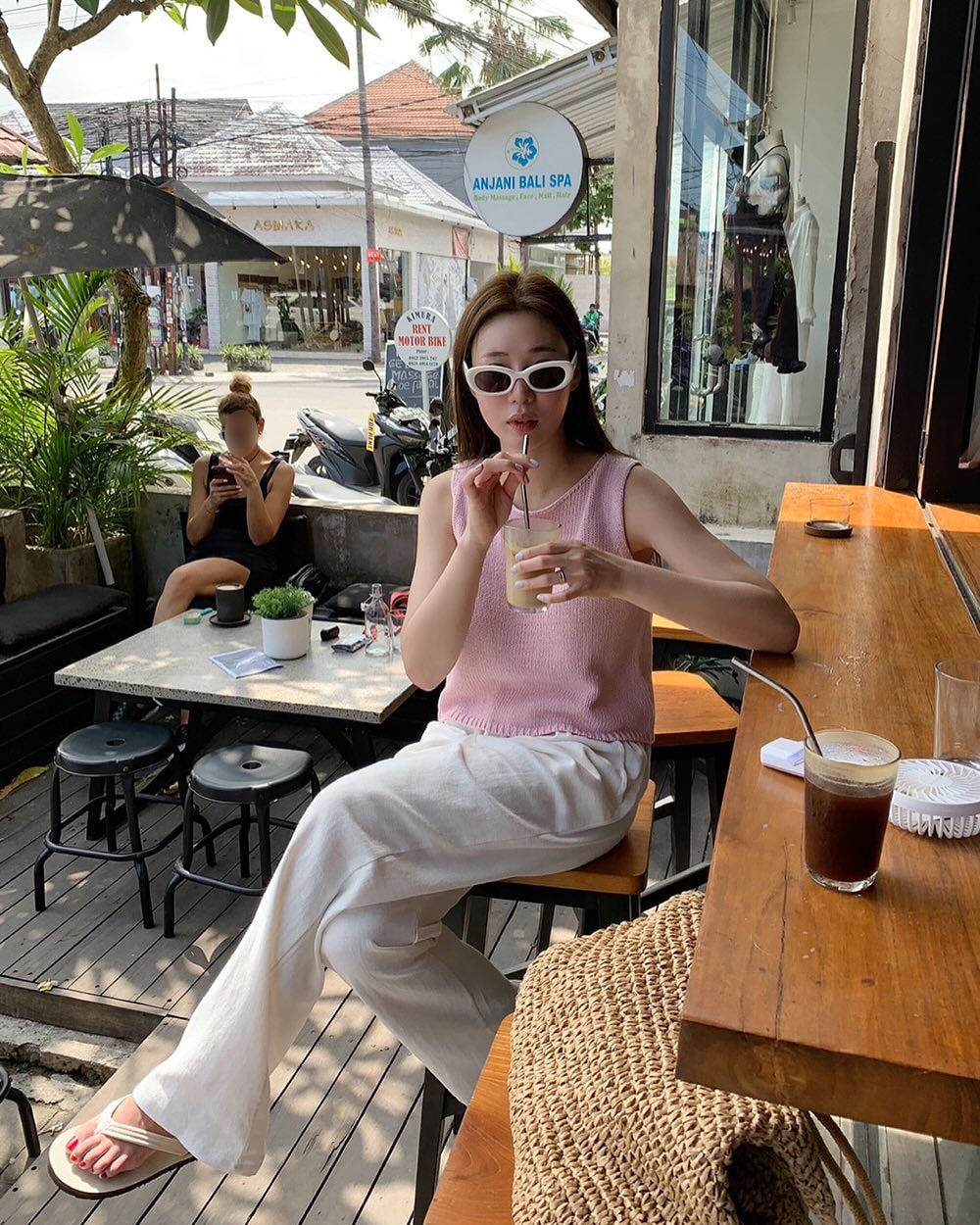 5 cách diện quần ống rộng khi đi du lịch giúp chị em amp;#34;hack dángamp;#34;, lên hình sống ảo cực đẹp - 4