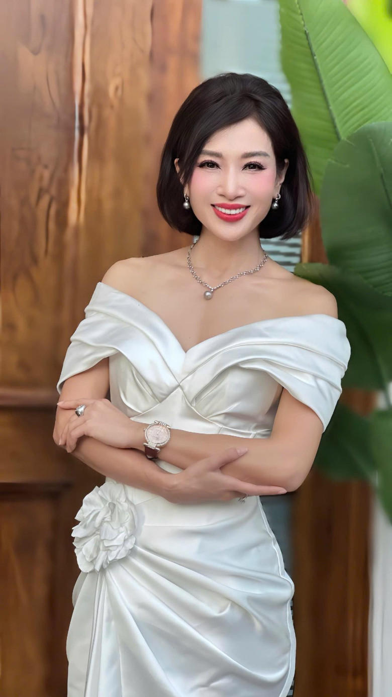 Thu Hương kể trong một sự kiện, cô được các bác sĩ thăm khám và đo các chỉ số sức khỏe như cân nặng, tỷ lệ mỡ, tỷ lệ cơ, tuổi sinh học... Cô bất ngờ khi biết độ tuổi sinh học của mình là 20.