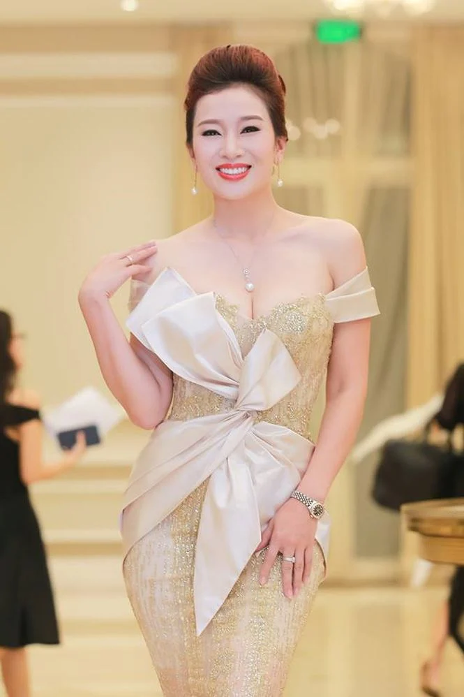 Năm 1998, Thu Hương giành giải bạc cuộc thi Hoa hậu các đảo trên thế giới tổ chức tại Hàn Quốc.