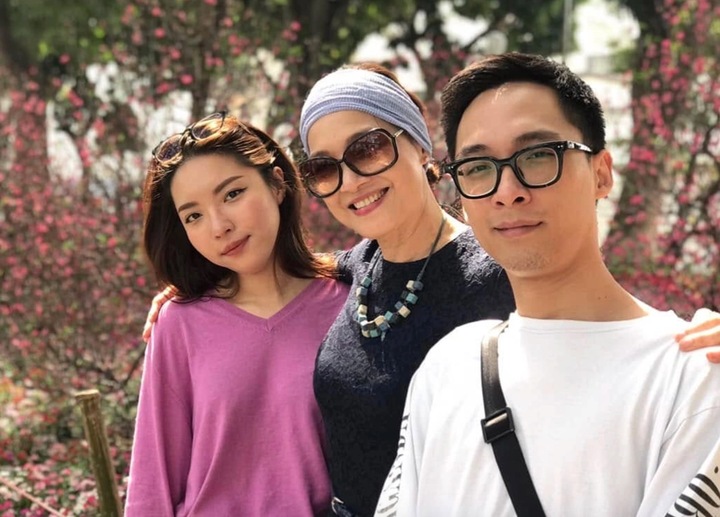 NSND đóng phim dẫn đầu phòng vé: Từng là biểu tượng nhan sắc Hà thành, đẹp tựa trăng rằm, U70 trẻ trung khó tin - 13