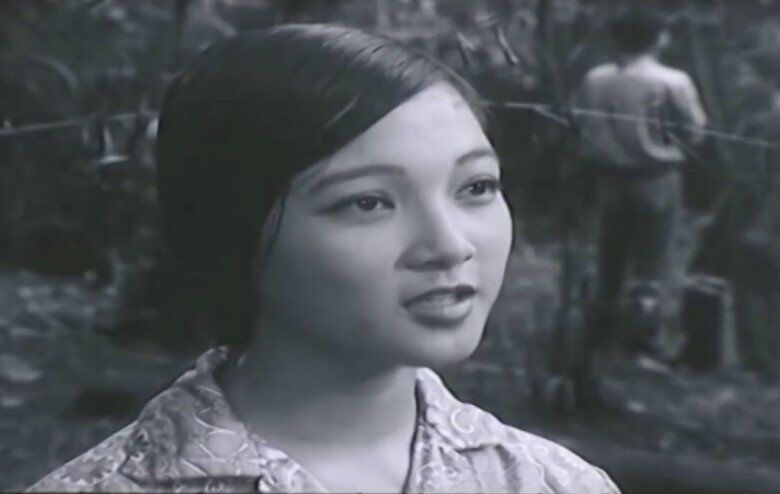 Vẻ đẹp đoan trang, phúc hậu, “tựa như ánh trăng rằm” của nữ nghệ sĩ thời trẻ đã góp phần giúp cô giành được vai diễn điện ảnh đầu tiên.