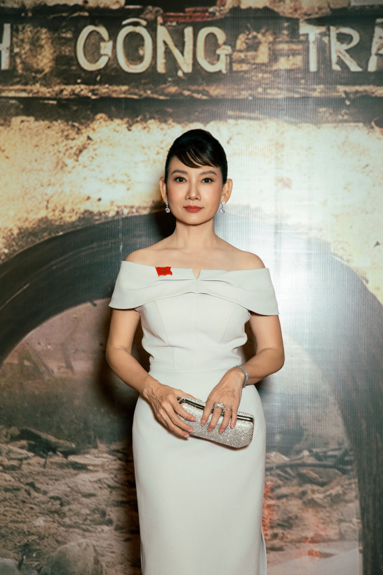 Cô gây được ấn tượng ở cả sân khấu kịch và trên màn ảnh.