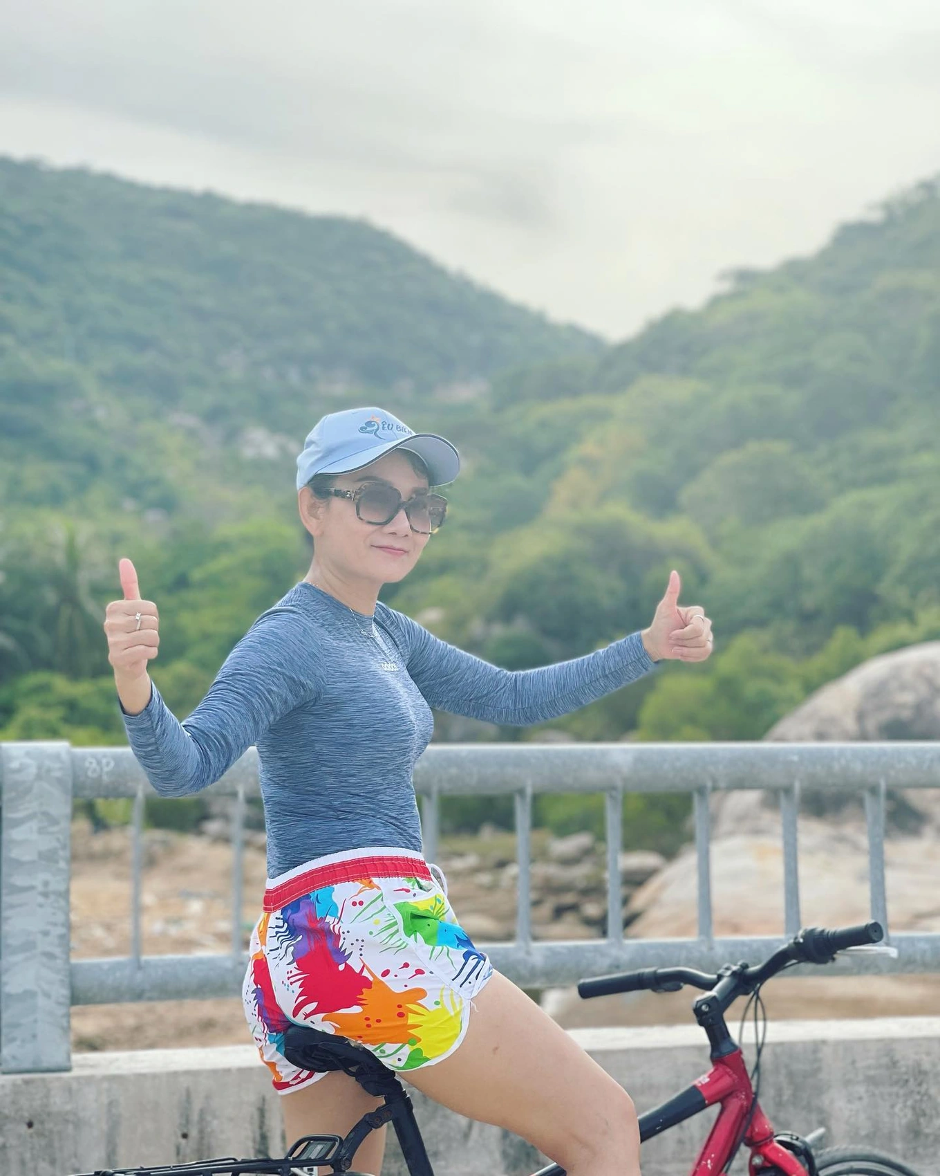 Cô cũng tham gia nhiều hình thức tập luyện khác nhau để có body săn chắc.