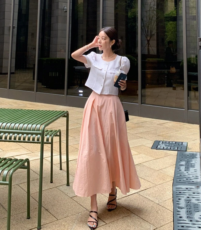 Năm nay mua váy cứ chọn 4 gam màu này, mặc lên là sang xịn, tôn dáng đỉnh cao lại chẳng lo lỗi mốt - 7