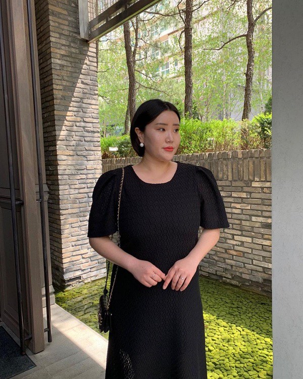 4 mẫu áo che bắp tay mỡ đáng sắm nhất mùa Hè, chống nắng tốt, diện kiểu gì cũng xinh - 12