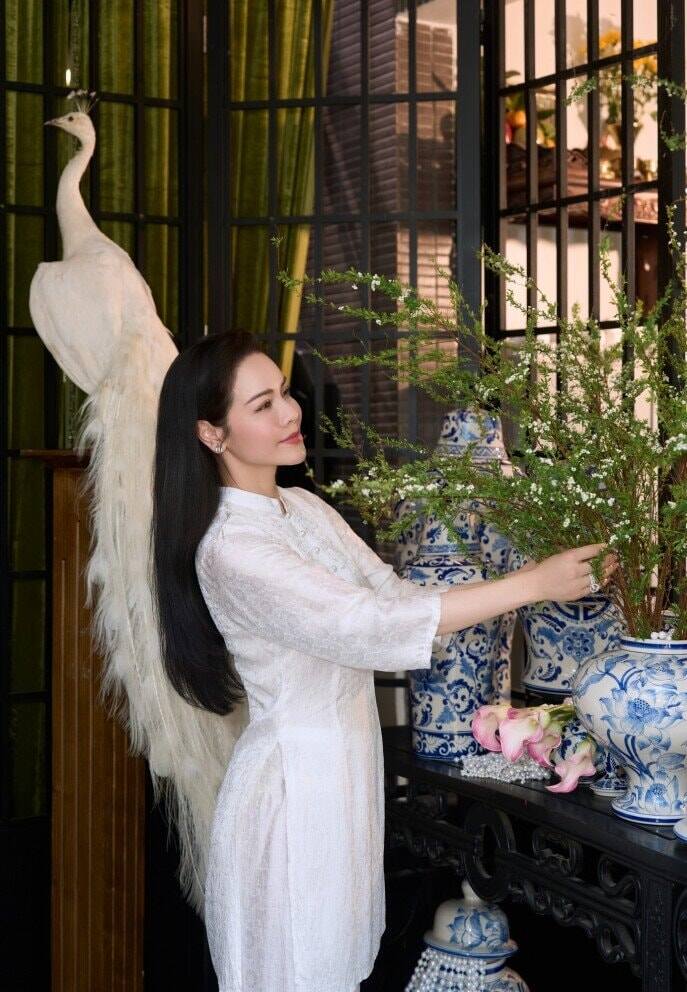 Cô có cuộc sống đủ đầy về vật chất, hiện sinh sống trong căn biệt thự rộng hơn 200m² tại TP.HCM.