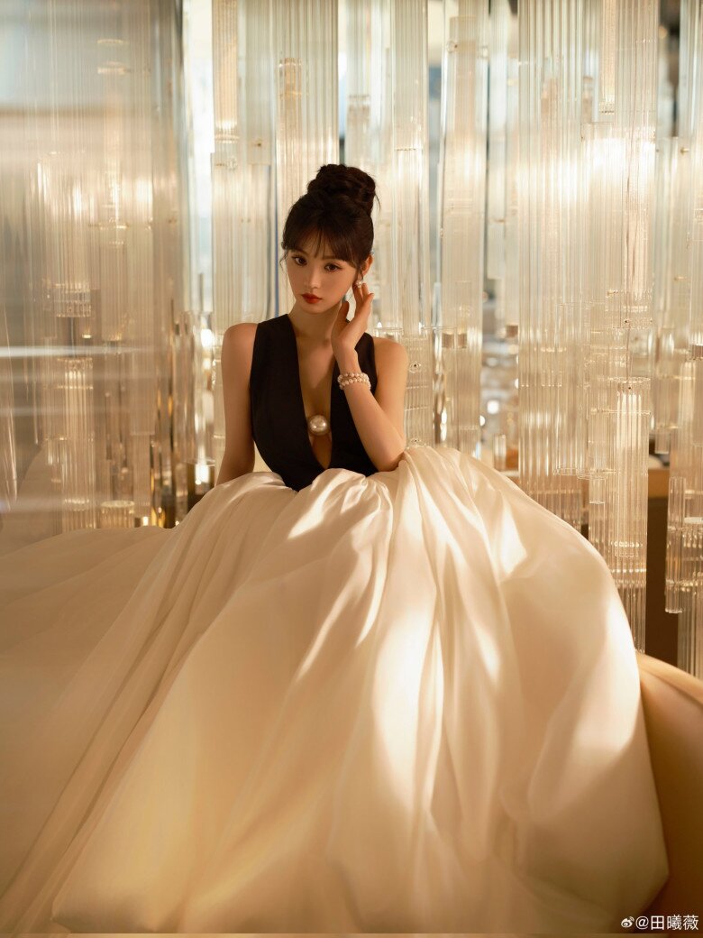 Mỹ nhân amp;#34;mặt học sinh body phụ huynhamp;#34; mặc đẹp từ thảm đỏ tới đời thường, đi tới đâu nơi đó thành sàn diễn - 10