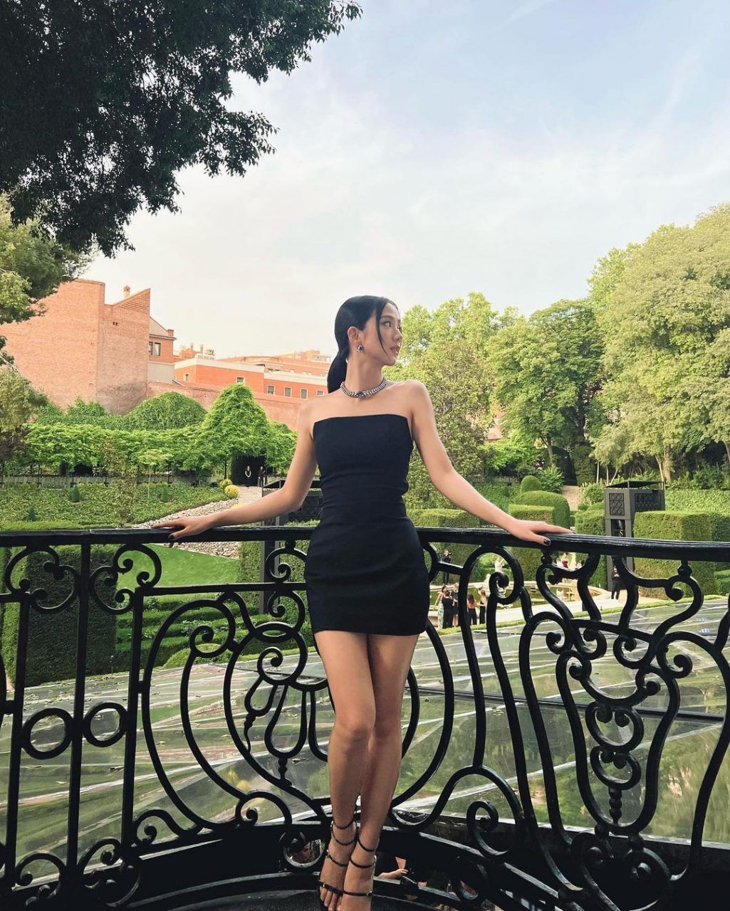 6 kiểu váy Hè amp;#34;hack dángamp;#34;, giúp nàng 1m55 trông như cao thêm cả chục phân lại thon gọn bất ngờ - 9