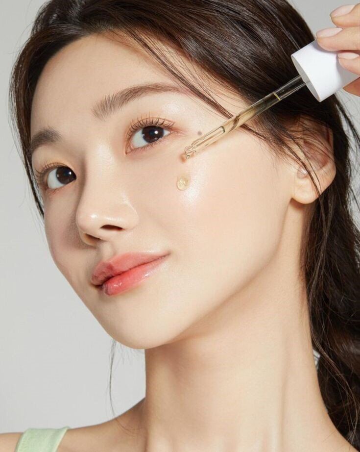 Thoa kem chống nắng, chị em áp dụng công thức amp;#34;2 trước - 3 sauamp;#34; vừa chặn tia UV vừa giữ collagen - 2