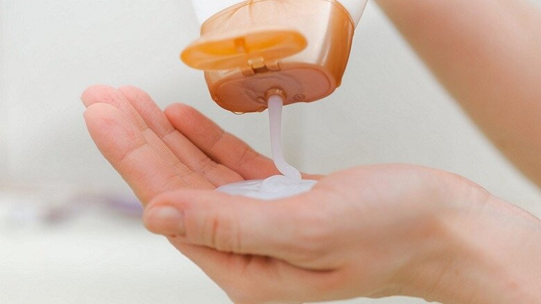 Tóc mỏng thưa, gãy rụng nhiều nên mua loại dầu gội nào? 5 bí quyết giúp tóc mọc nhanh lại chắc khỏe - 1