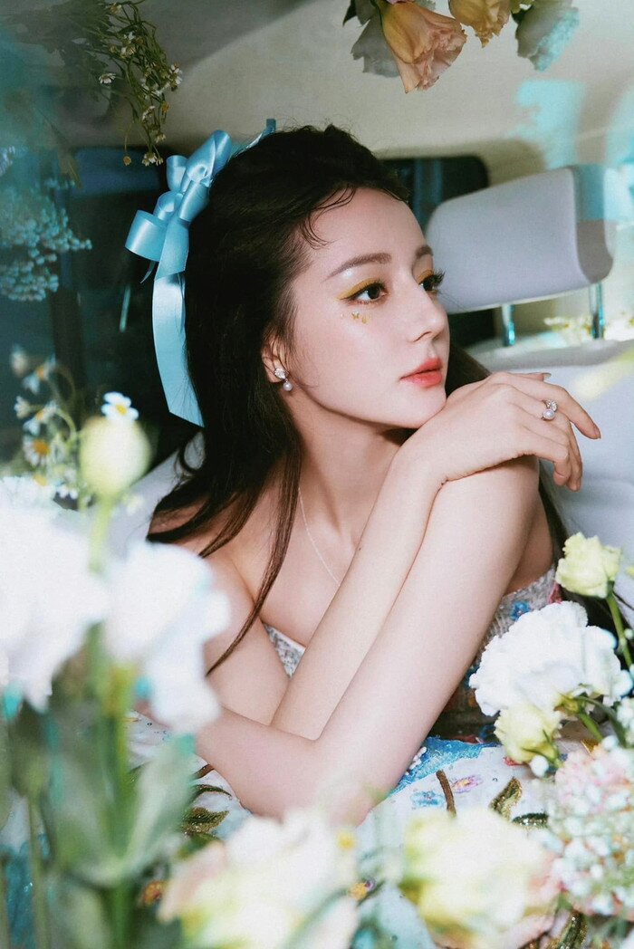 Địch Lệ Nhiệt Ba nhiều lần góp mặt trong các bảng xếp hạng nhan sắc thế giới.