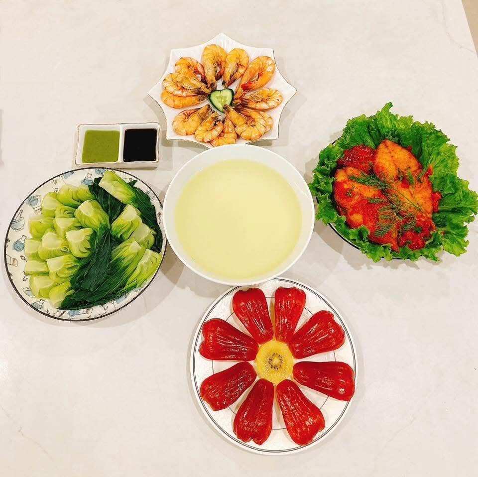 Mê nấu ăn hơn hẹn hò, 9X xinh đẹp lại đảm đang khiến nhiều người thích thú với loạt cơm nhà ngon, đẹp mắt - 4