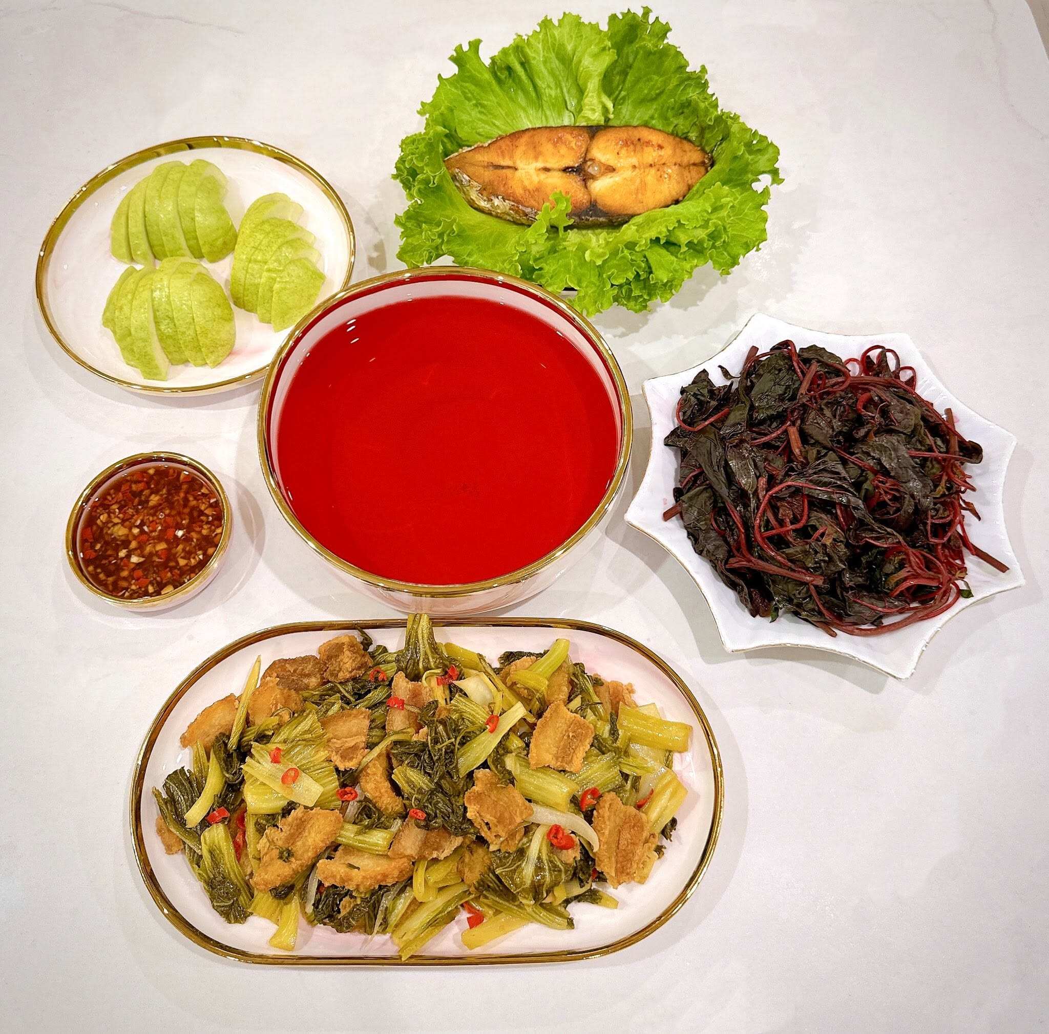 Mê nấu ăn hơn hẹn hò, 9X xinh đẹp lại đảm đang khiến nhiều người thích thú với loạt cơm nhà ngon, đẹp mắt - 5