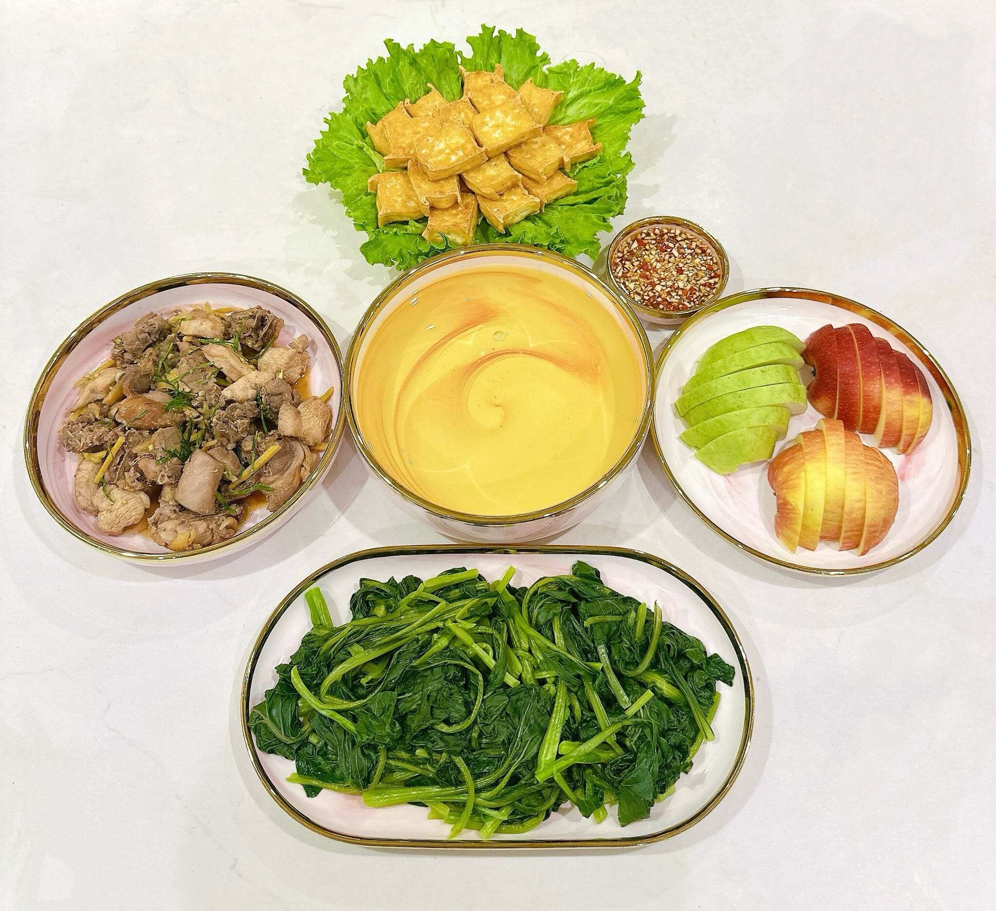 Mê nấu ăn hơn hẹn hò, 9X xinh đẹp lại đảm đang khiến nhiều người thích thú với loạt cơm nhà ngon, đẹp mắt - 10