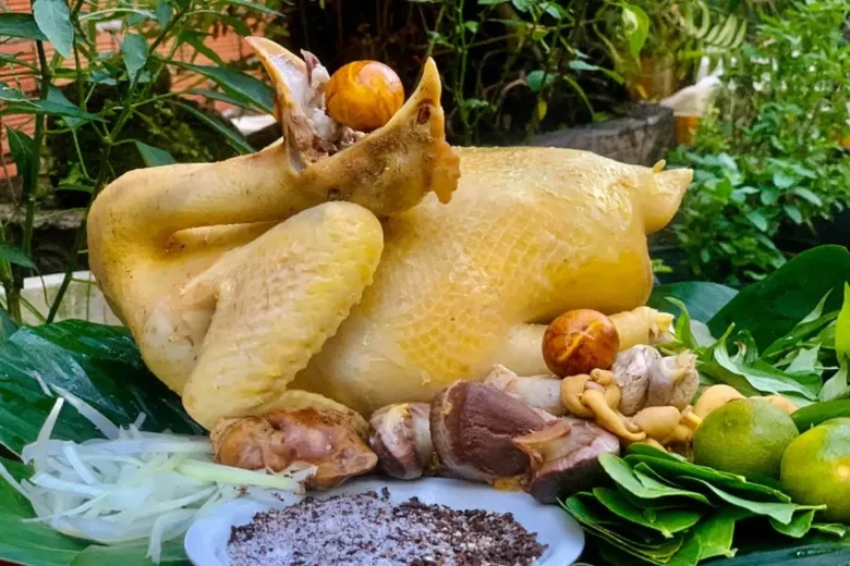 Cách luộc gà ngon da vàng giòn, không bị nứt, đỏ ai không phải ai cũng biết - 8