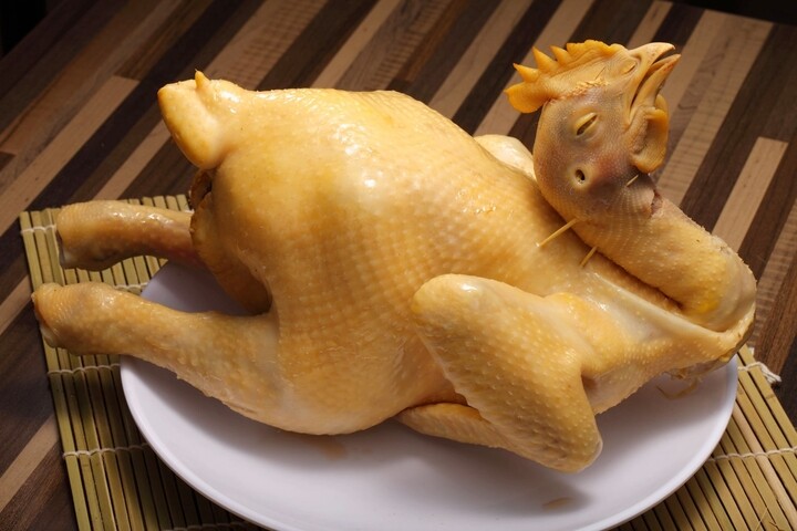 Cách luộc gà ngon da vàng giòn, không bị nứt, đỏ ai không phải ai cũng biết - 5