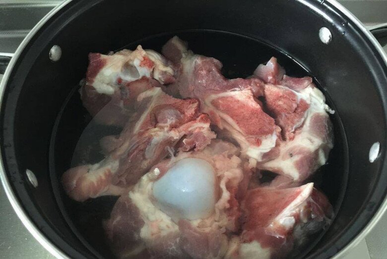 Canh xương nấu lúc nào cũng tanh nồng, hóa ra nhiều người cho 3 thứ này vào hầm chung - 4