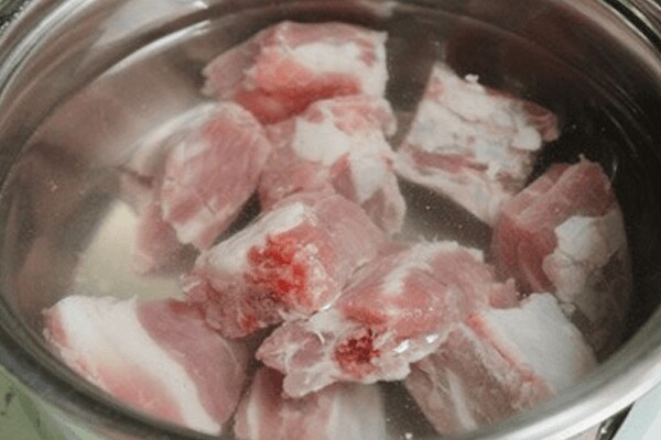 Canh xương nấu lúc nào cũng tanh nồng, hóa ra nhiều người cho 3 thứ này vào hầm chung - 5