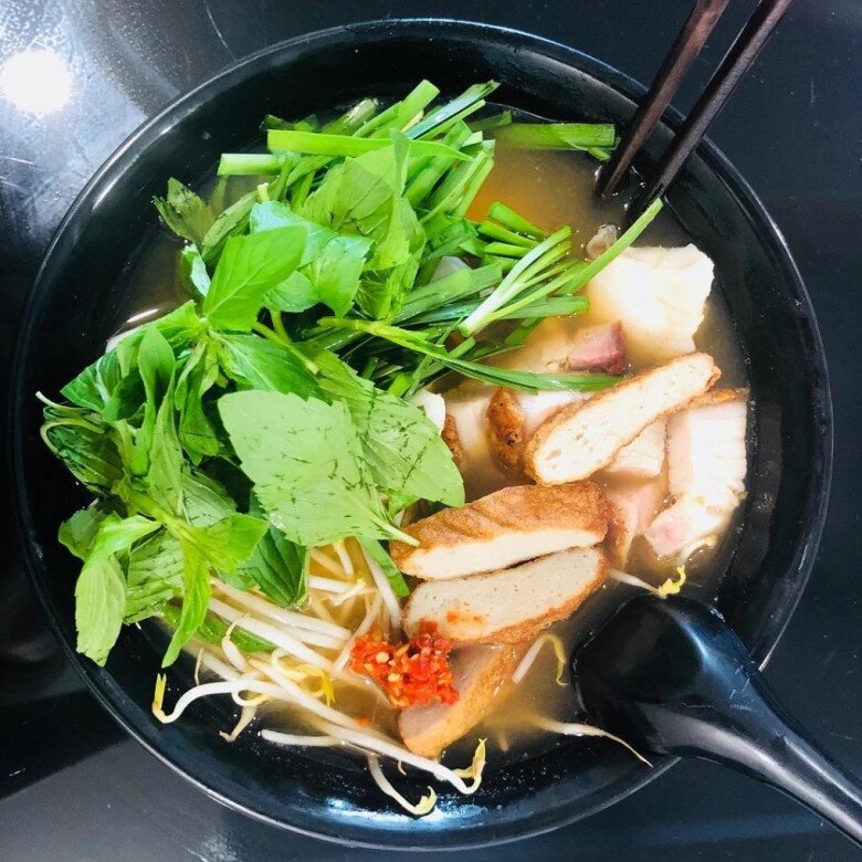 Dưới phần bình luận, không chỉ người hâm mộ trầm trồ trước sự khéo tay và lòng hiếu thảo của Kiều Minh Tuấn mà các đồng nghiệp cũng đứng ngồi không yên.