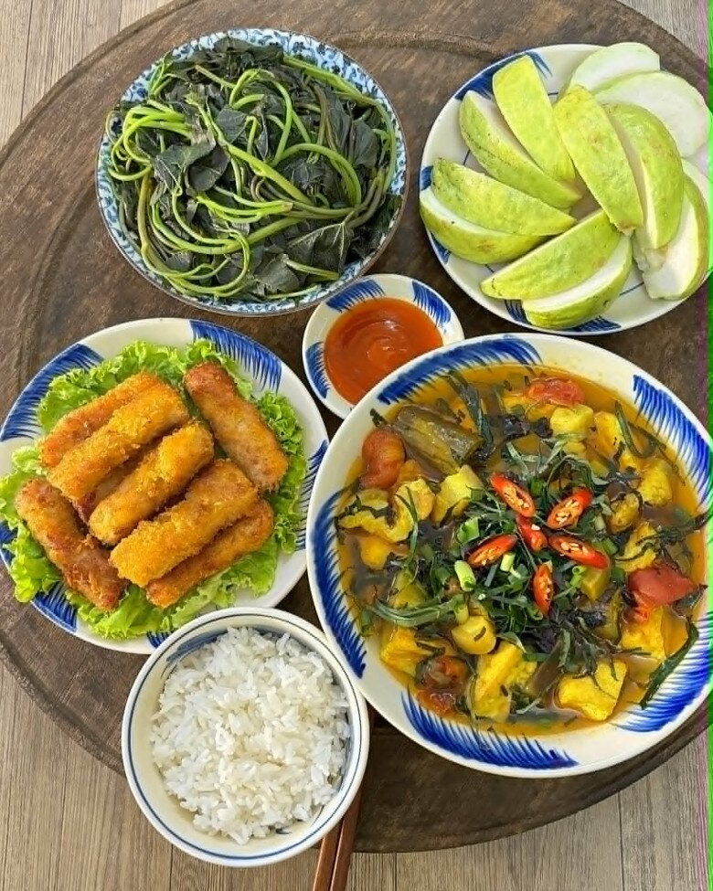 Bữa cơm giản dị, hấp dẫn.