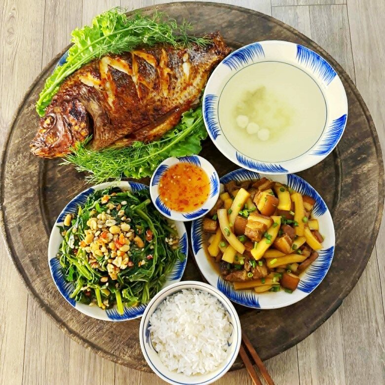 Bữa cơm ngon, đủ chất, hấp dẫn.