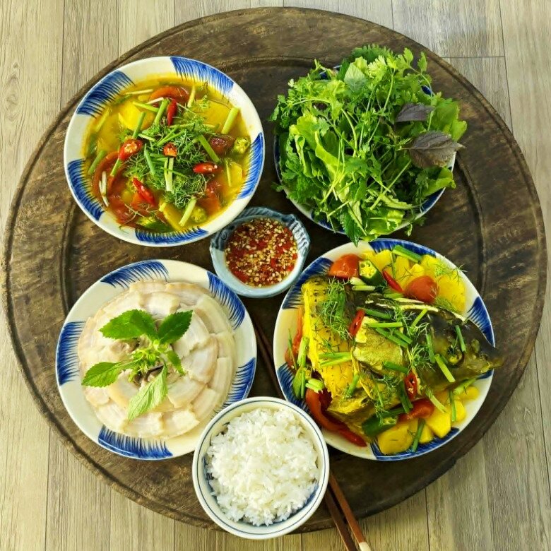 Cơm tối đơn giản mà ngon.