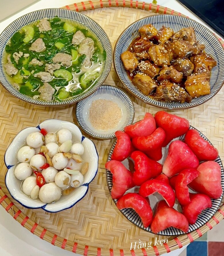 Bữa tối đơn giản mà hấp dẫn.