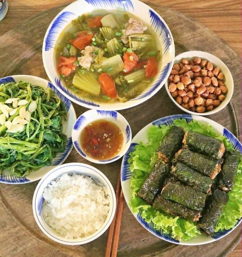Bữa cơm tối dân dã, ngon miệng.