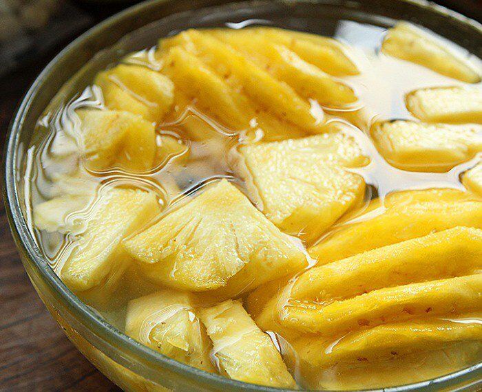 Không cần muối, dứa gọt xong cho vào ngâm cùng thứ này ăn vào hết rát lưỡi, còn ngọt hơn bình thường - 4