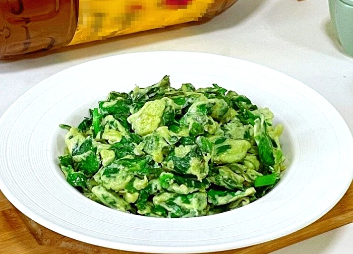 Không chỉ xào thịt bò, lá này xào cùng trứng tuyệt ngon lại còn siêu bổ dưỡng, không thử quá tiếc - 4