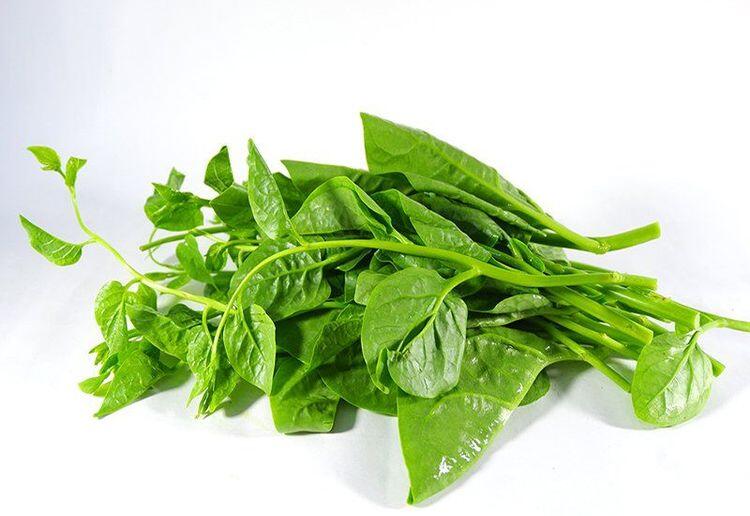 Lá này canxi gấp 2 lần sữa được ví là amp;#34;thứ rau vuaamp;#34;, mùa hè đang bán đầy, 10.000đ/mớ xào nấu đều ngon - 1