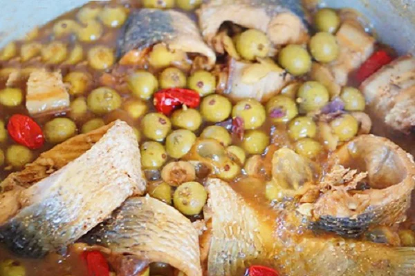 Loại quả mọc bờ rào xưa rụng đầy gốc, nay thành đặc sản ở thành phố, trồng 1 lần thu hoạch nhiều năm, muối chua hay kho ngon hết cỡ - 3