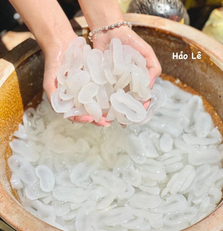 Loại quả xưa chín rụng đầy gốc, nay thành đặc sản ở thành phố giá 100.000 đ/kg, hạt đem rim rồi pha nước giải khát cực ngon - 2