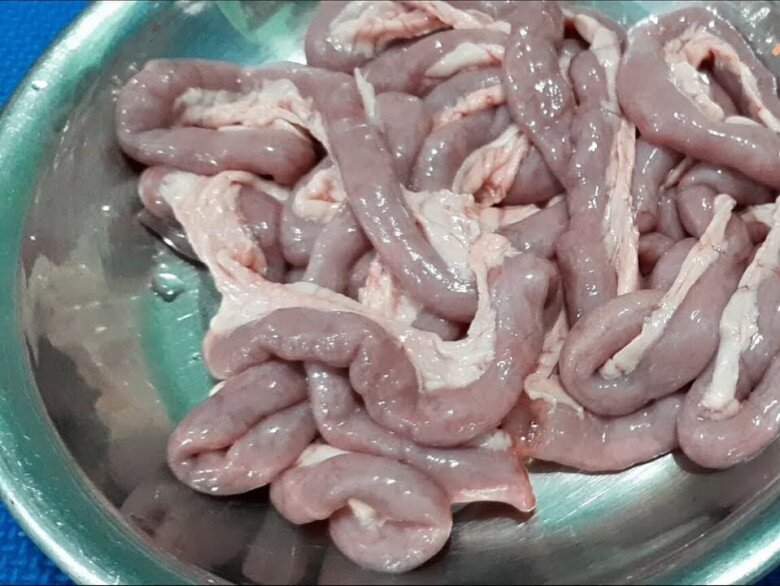 Luộc lòng lợn chỉ cần cho 1 loại gia vị này đảm bảo lòng trắng thơm, không xỉn màu, giòn ngon, nhà hàng cũng phải chào thua - 1