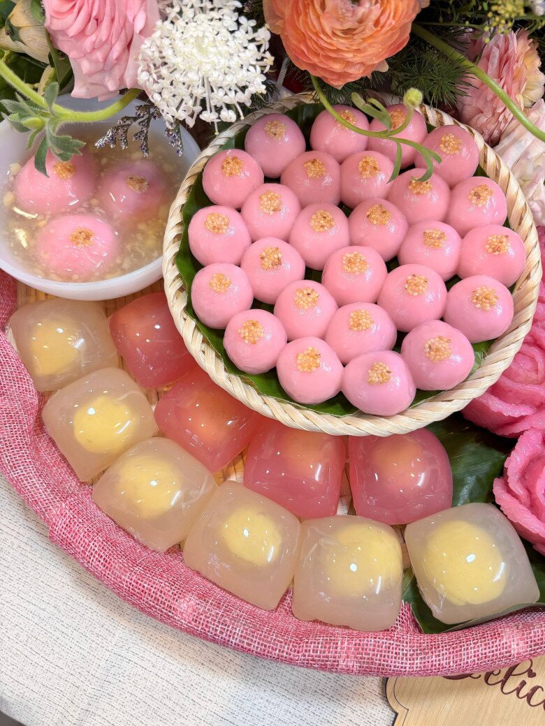 Món bánh trôi màu hồng cực xinh.