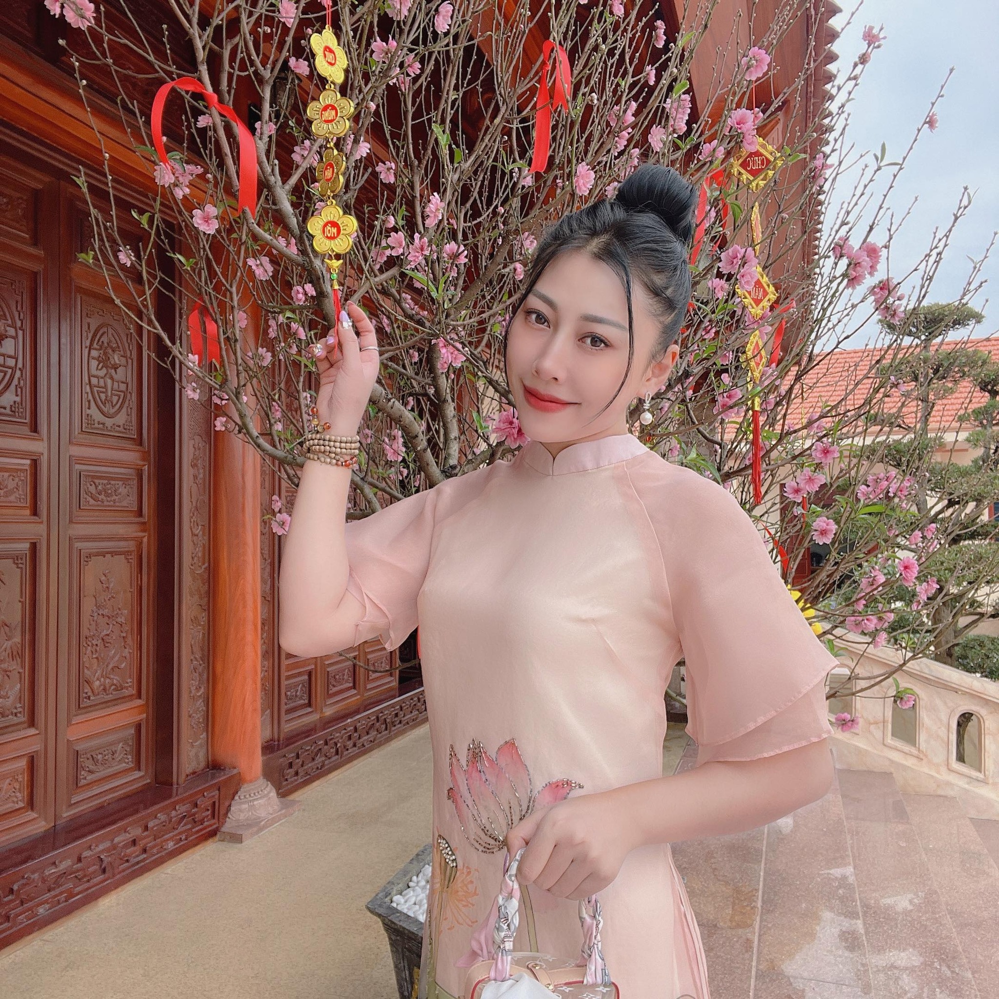Chị Cẩm Nhung rất thích nấu ăn.