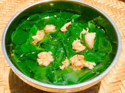 Bếp Eva - Cây này chỉ ăn lá, vitamin C gấp 45 lần rau thường, nấu canh hay luộc đều rất mát, mùa hè ai cũng thích