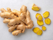 Bếp Eva - Gừng mua về rất dễ bị thối, teo, nhét ngay vào túi rẻ tiền này, để lâu vẫn cay, thơm