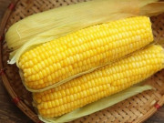 Bếp Eva - Luộc ngô không cần cho đường, thêm thìa gia vị này ngô ngon ngọt hơn nhiều, giờ mới biết vẫn chưa muộn